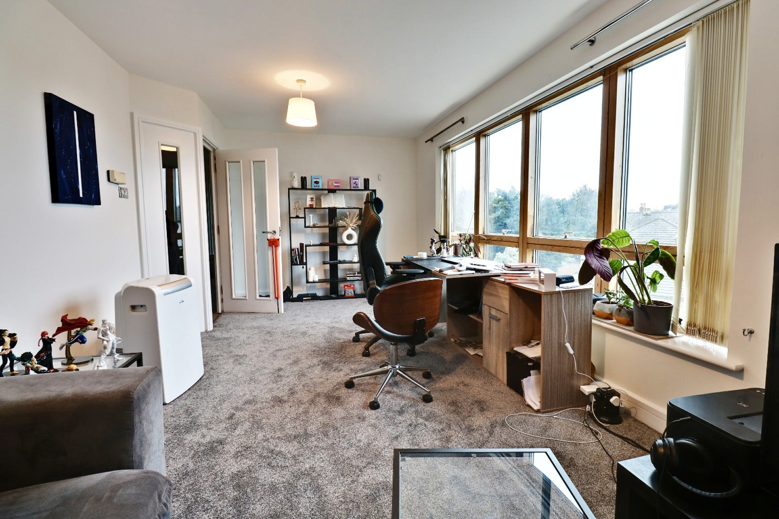 Flat Elmfield Road in Greater London