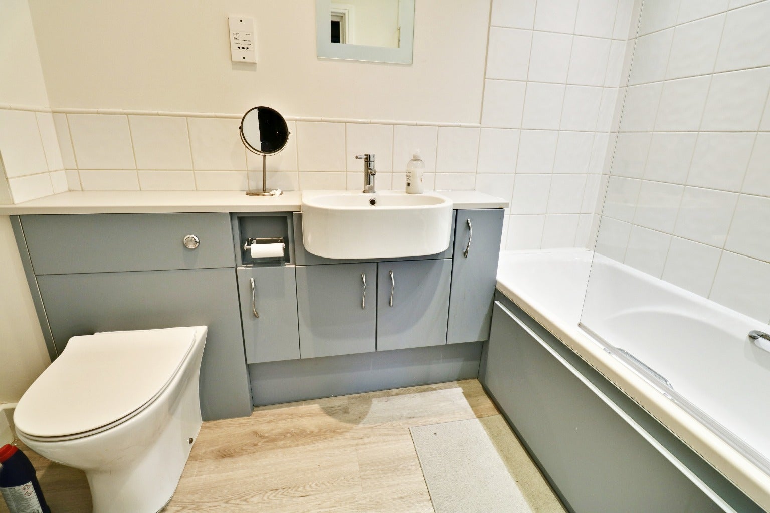 Flat Elmfield Road in Greater London