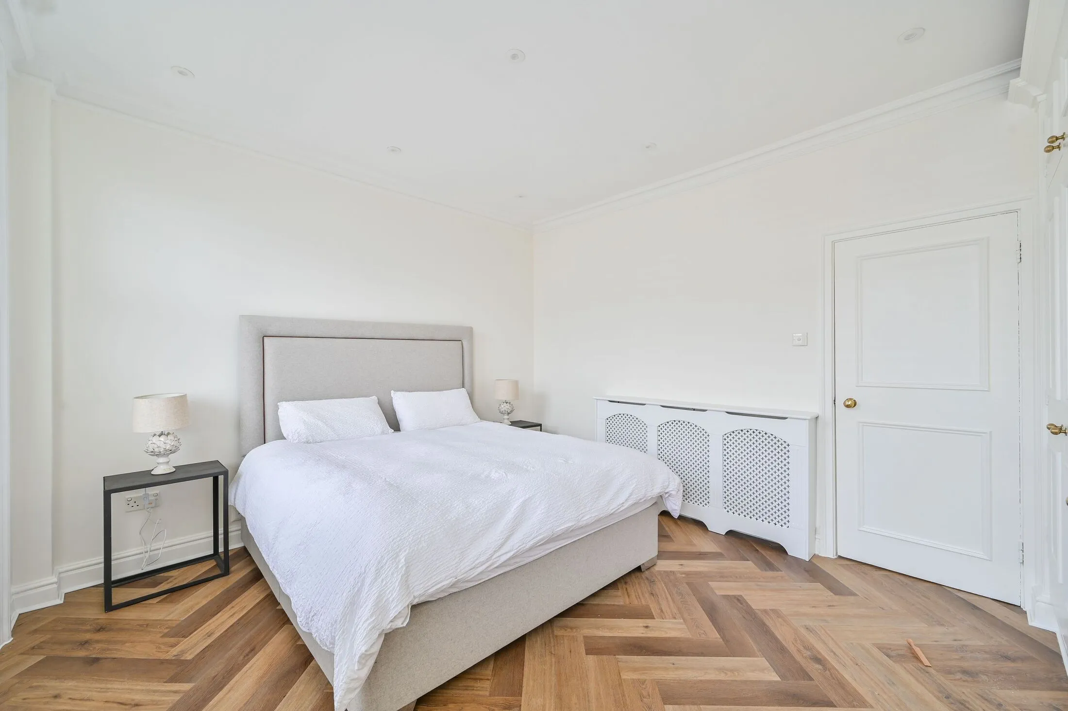 Flat Onslow Gardens in Greater London