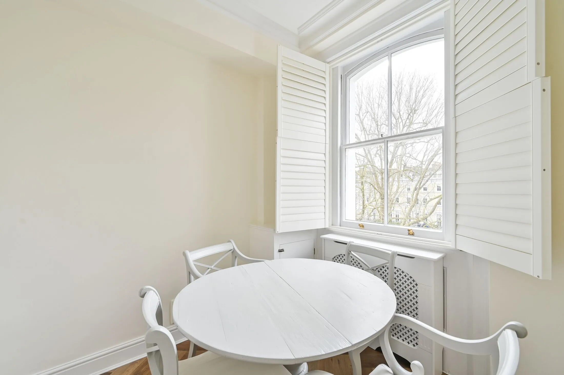 Flat Onslow Gardens in Greater London