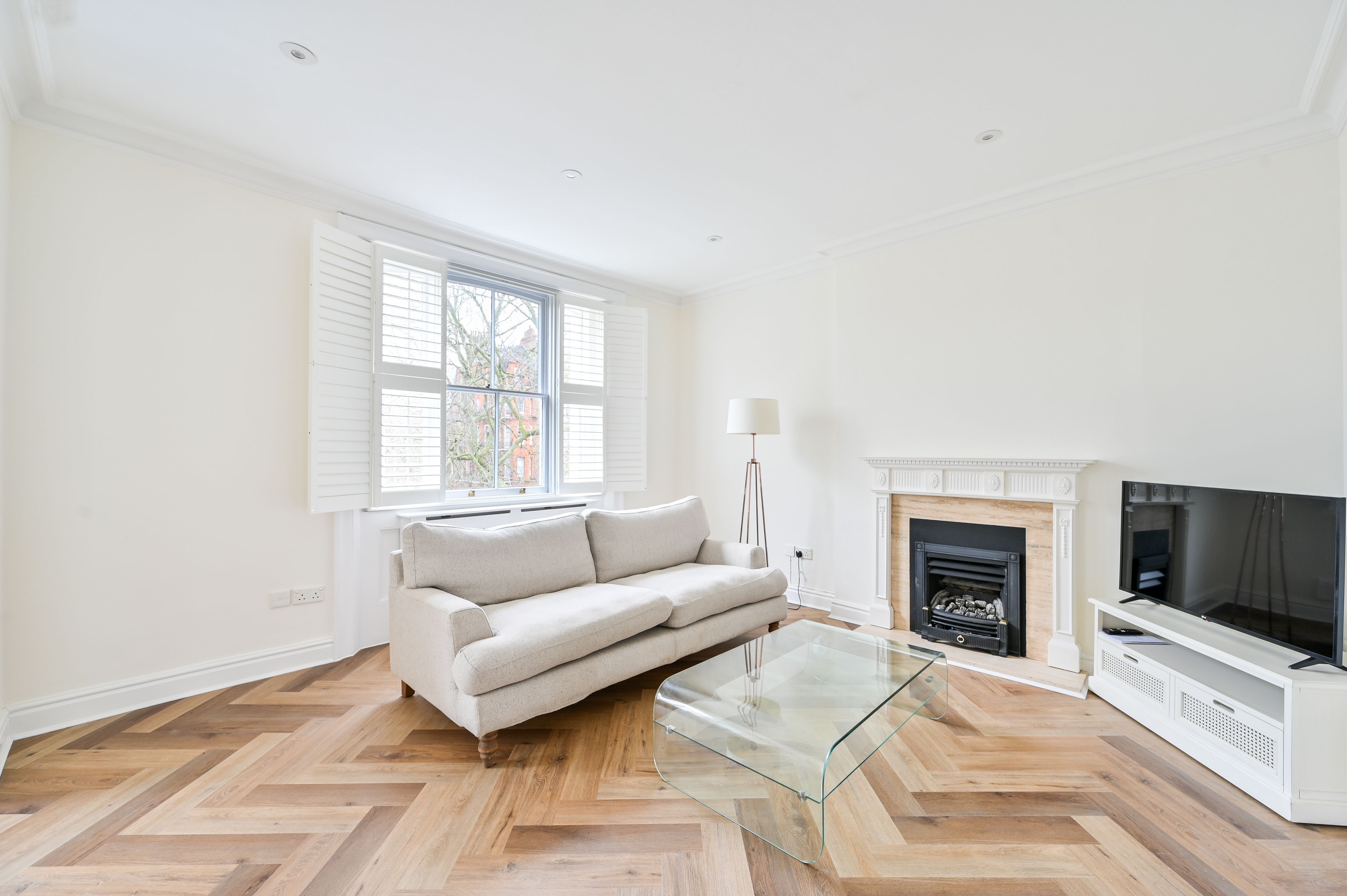 Flat Onslow Gardens in Greater London