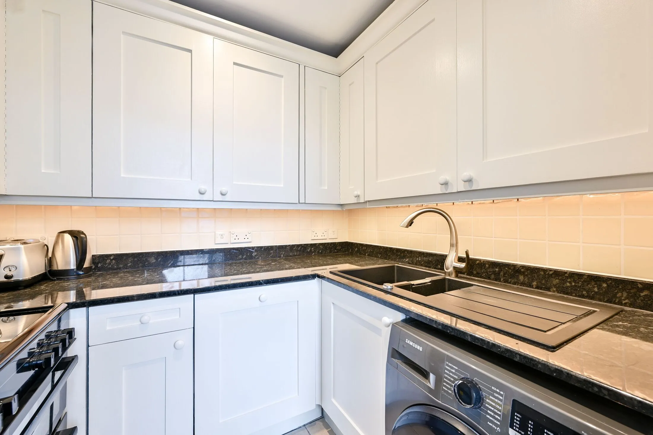 Flat Onslow Gardens in Greater London