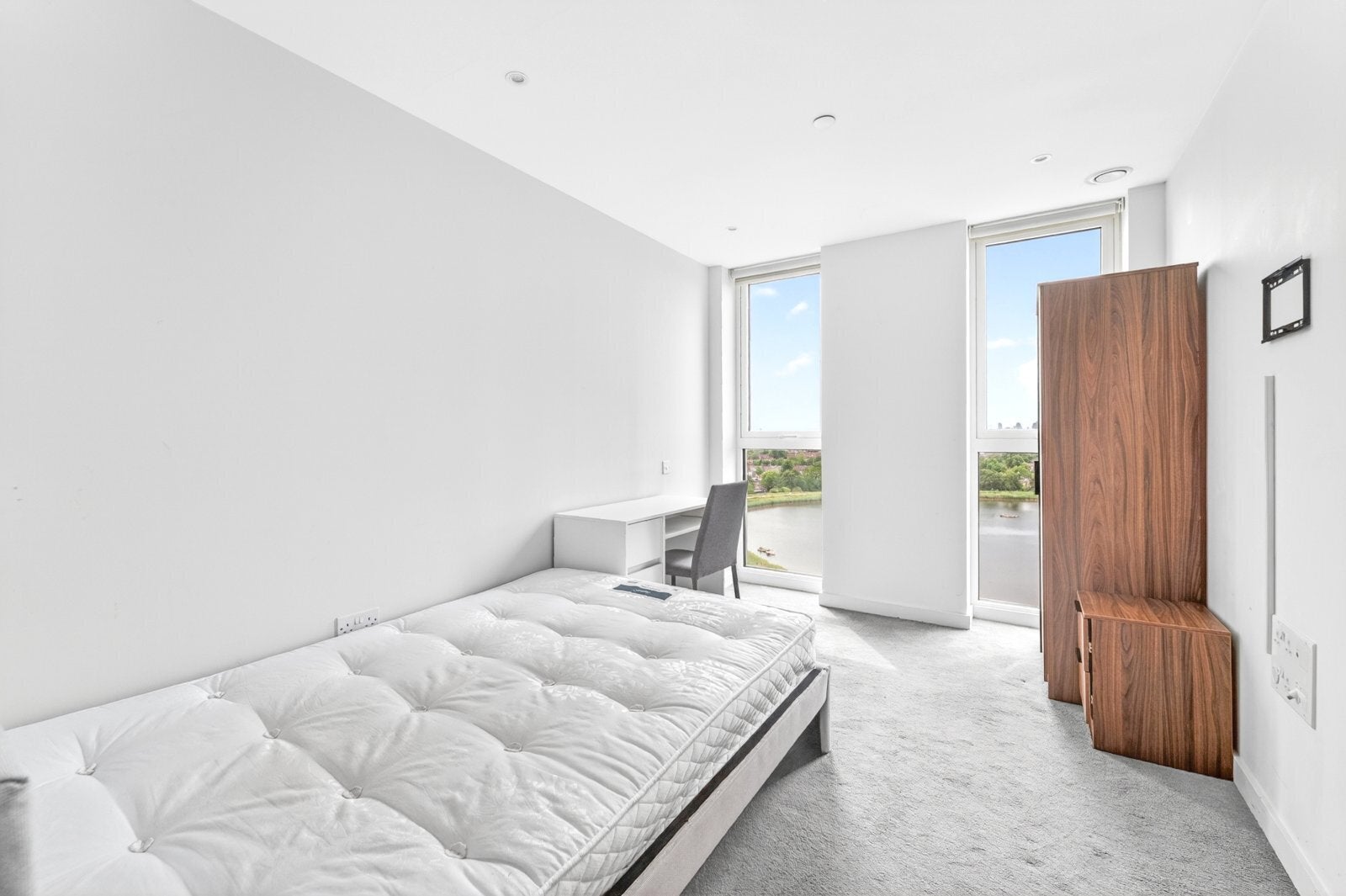 Flat Newnton Close in Greater London