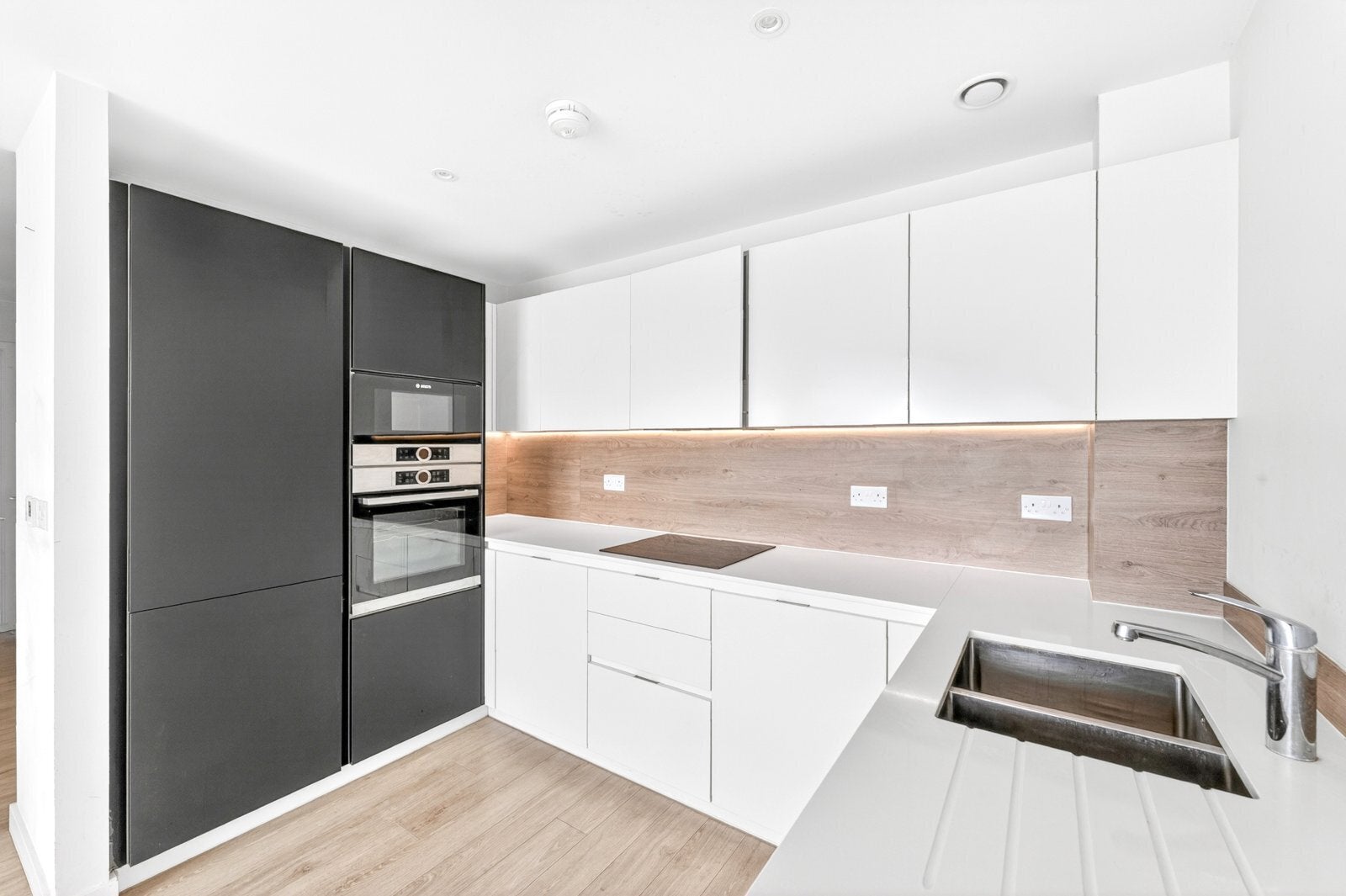Flat Newnton Close in Greater London