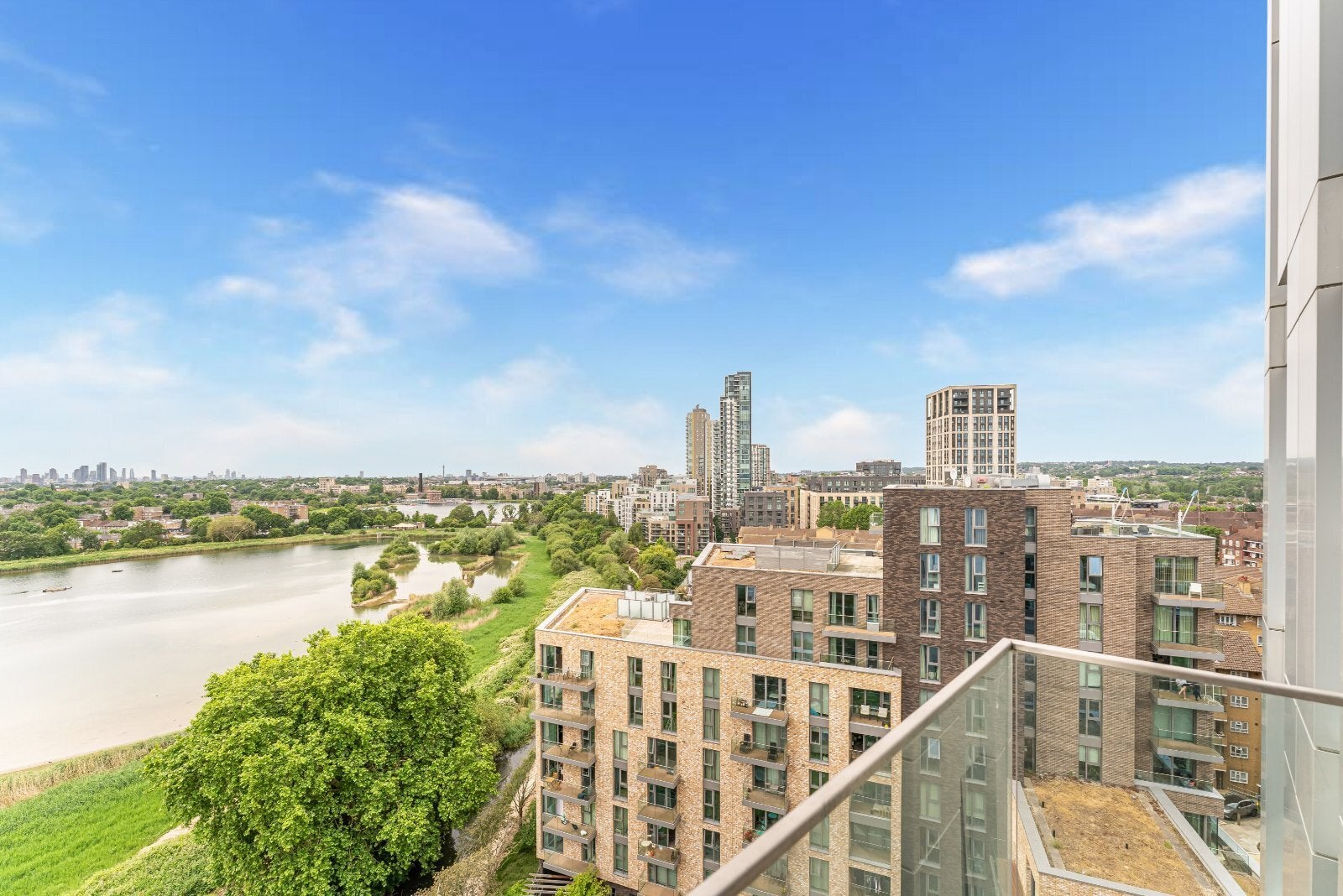Flat Newnton Close in Greater London