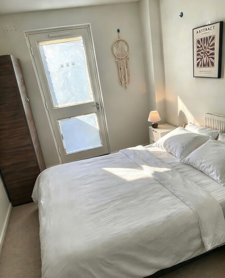 Room Miles Road in Greater London