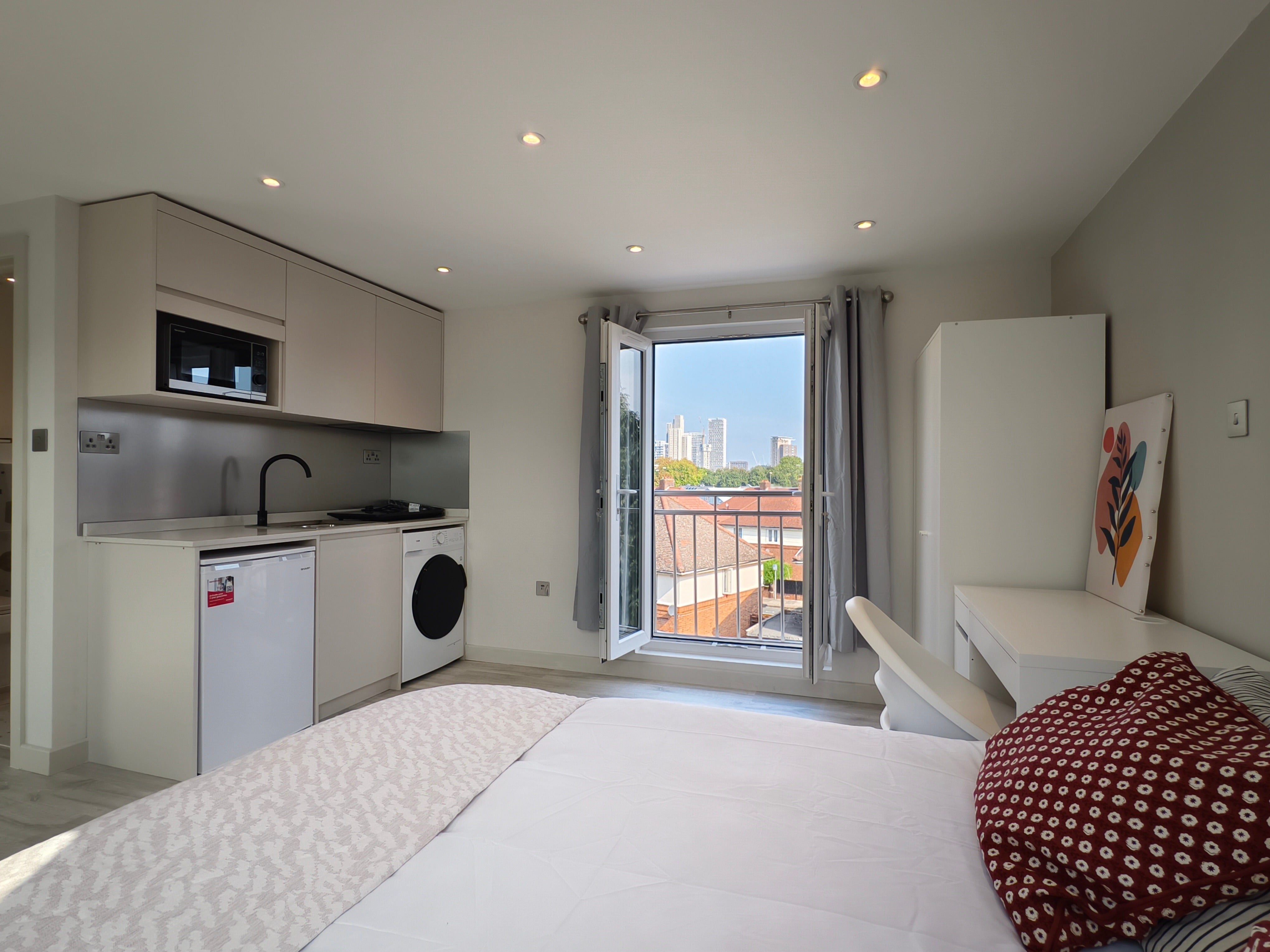Flat Bisson Road in Greater London