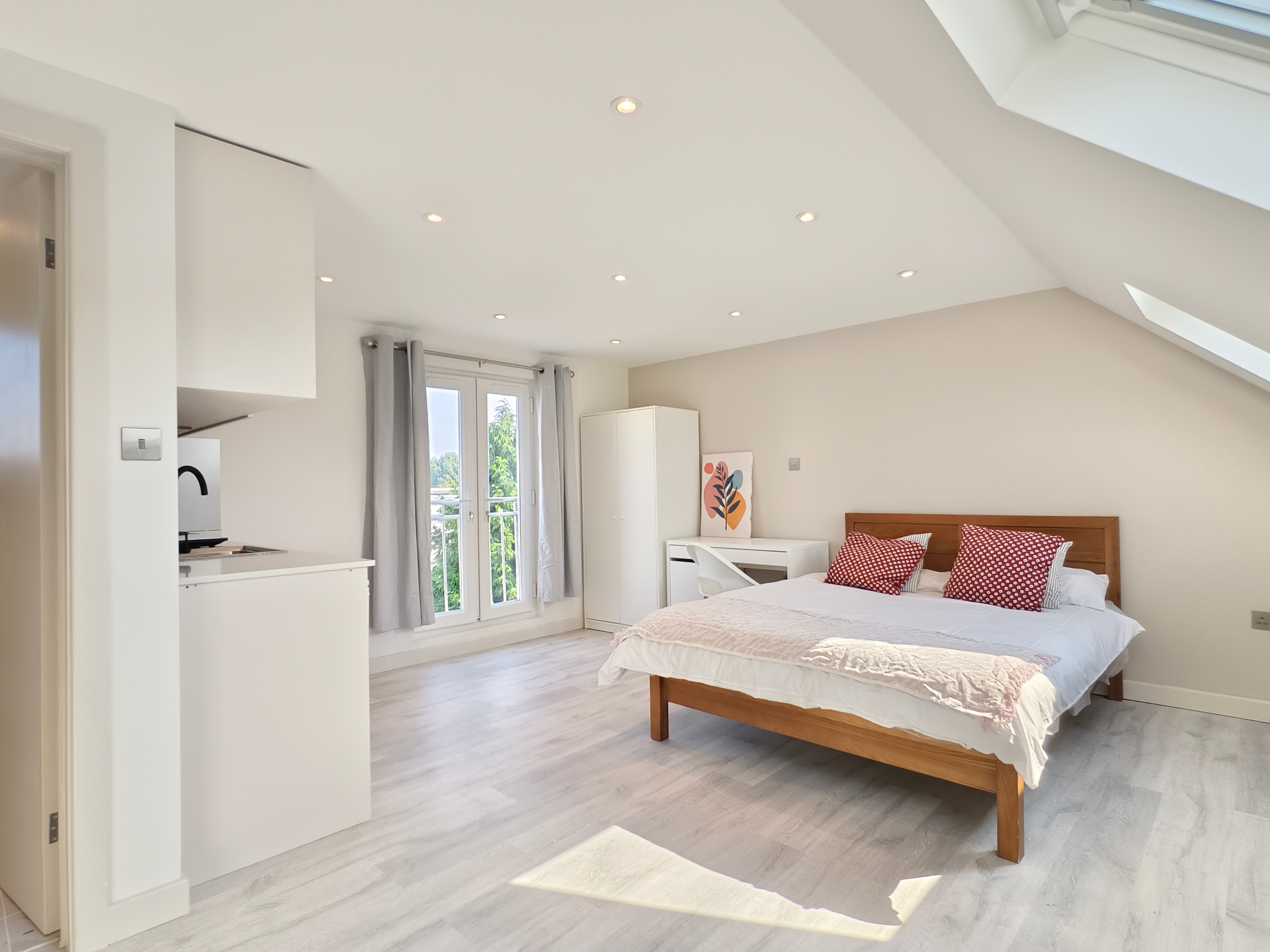 Flat Bisson Road in Greater London