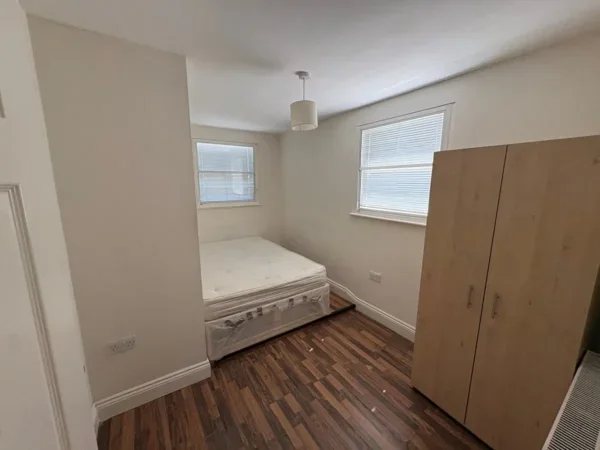 Flat Albert Road in Greater London