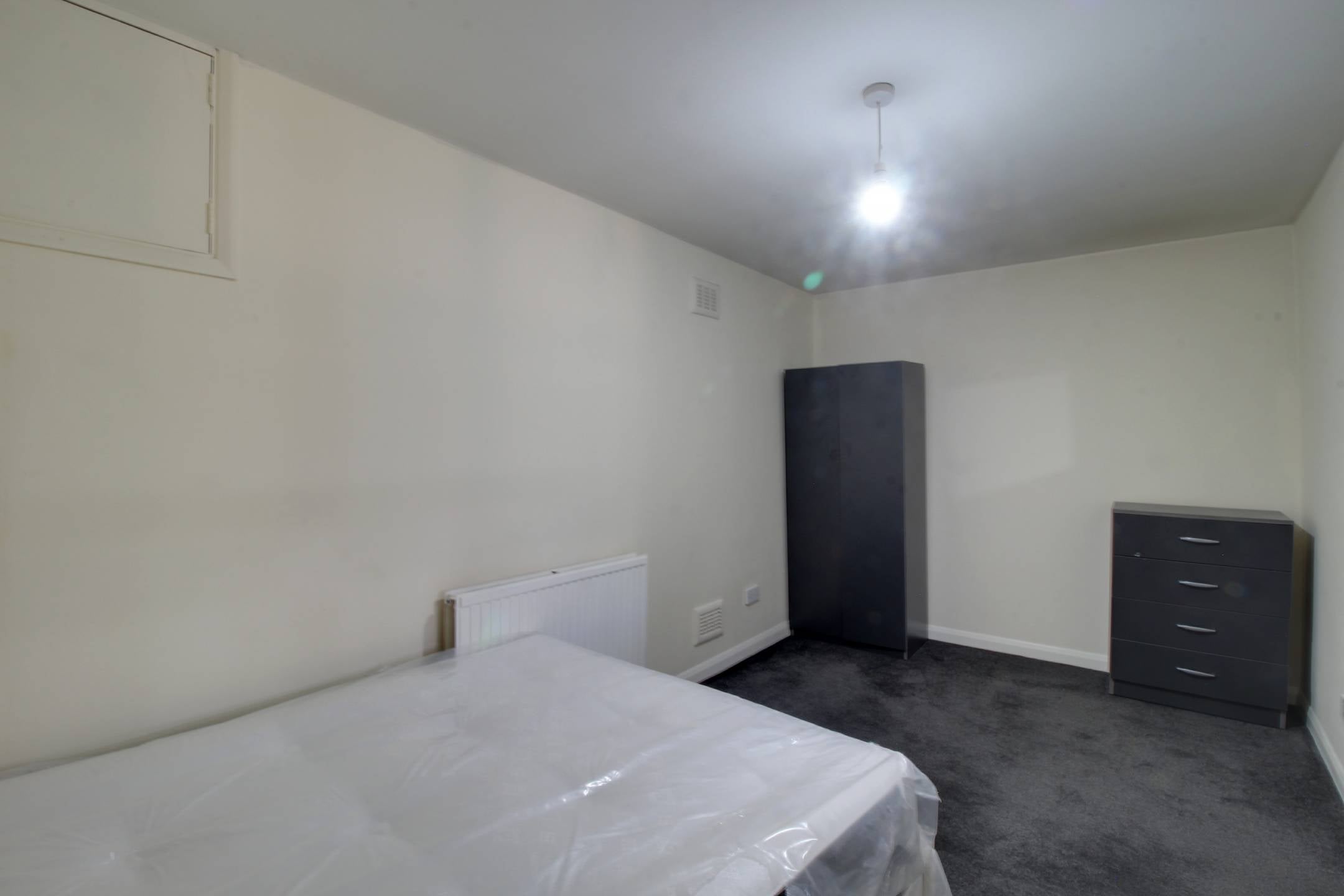 Flat Godstone Road in Greater London