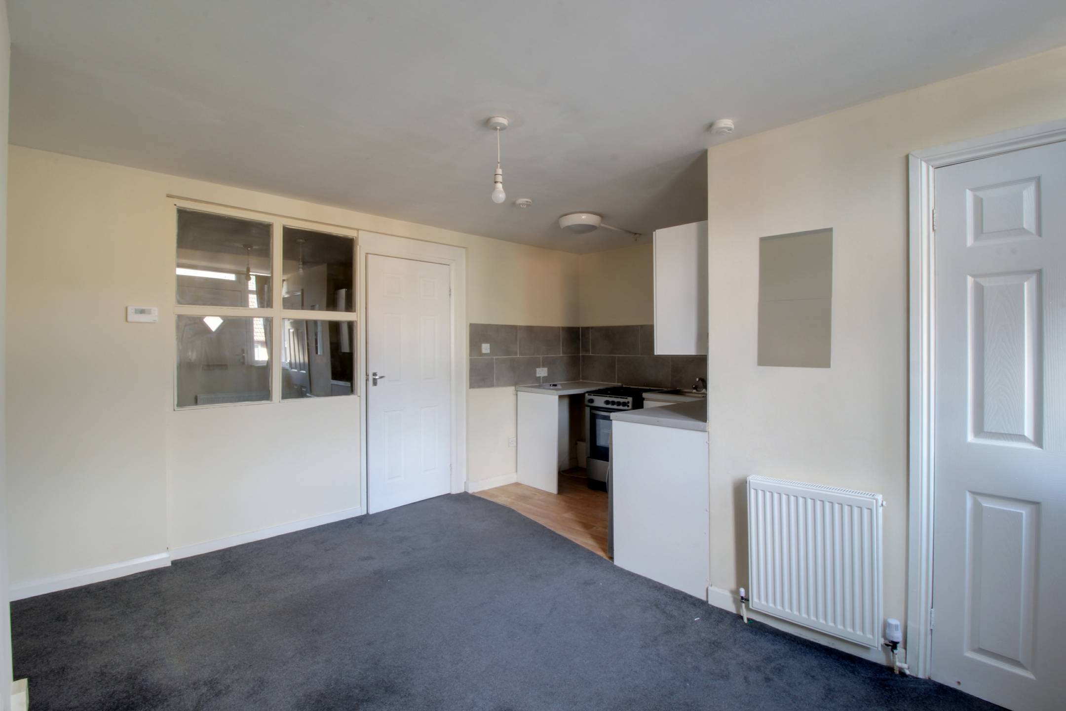 Flat Godstone Road in Greater London