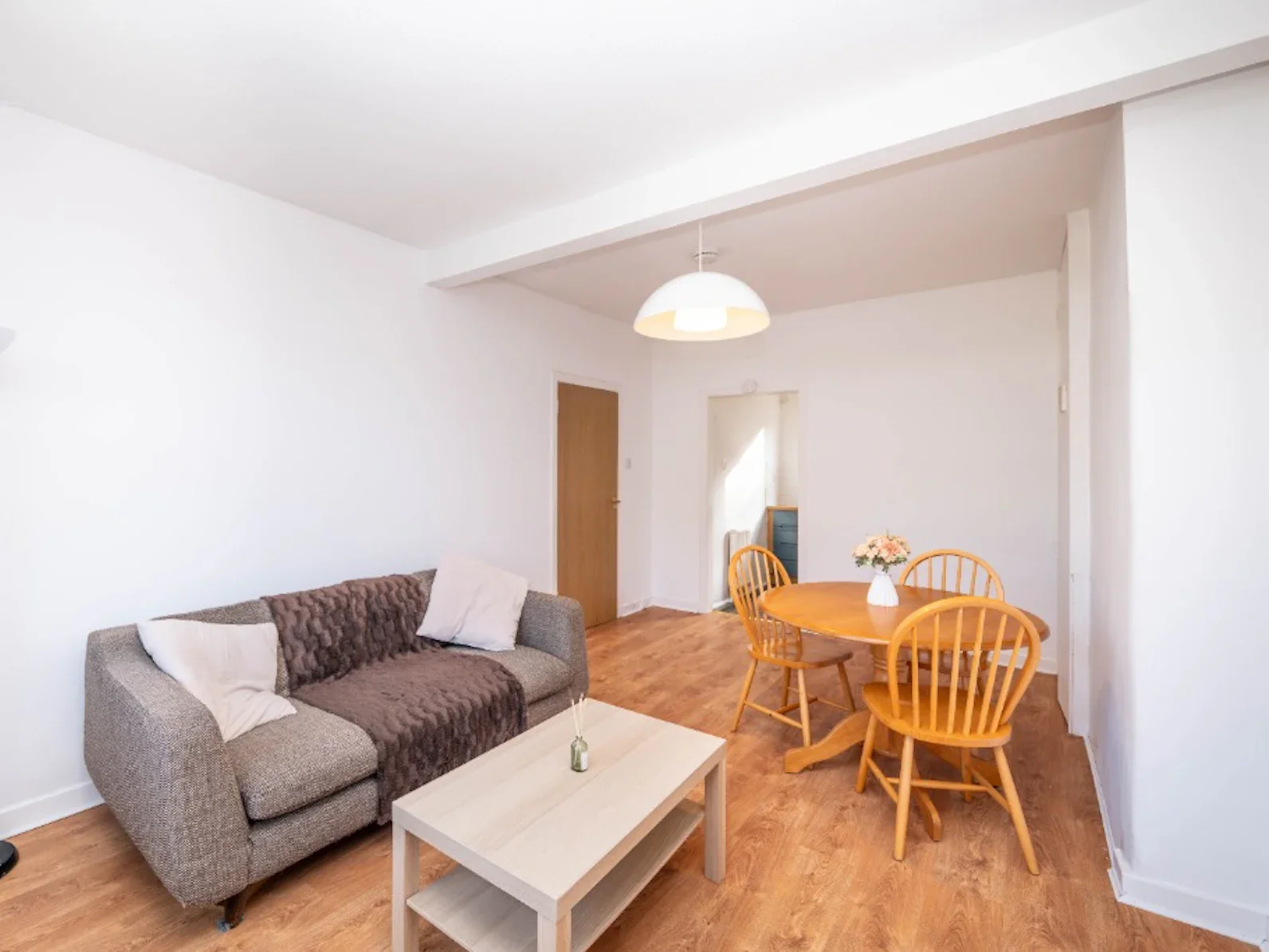 Flat Prestonfield Crescent in City of Edinburgh