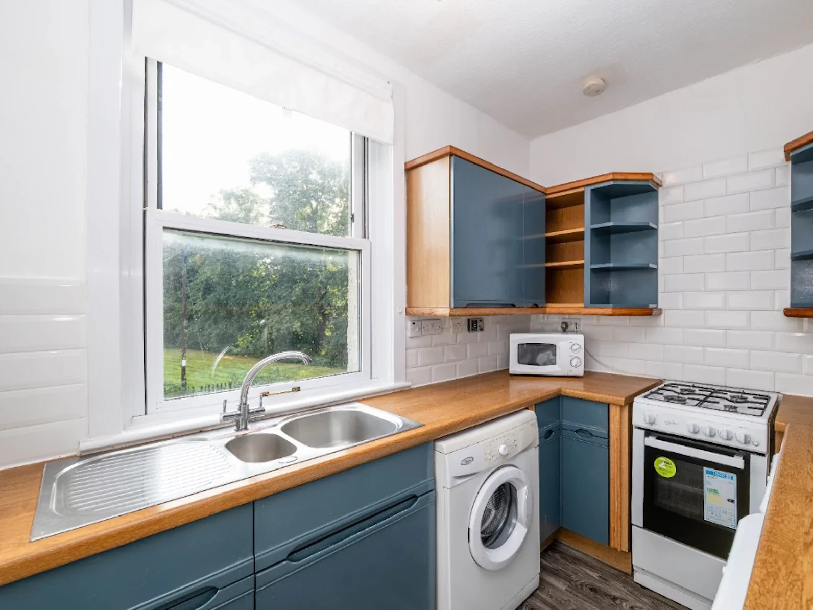 Flat Prestonfield Crescent in City of Edinburgh