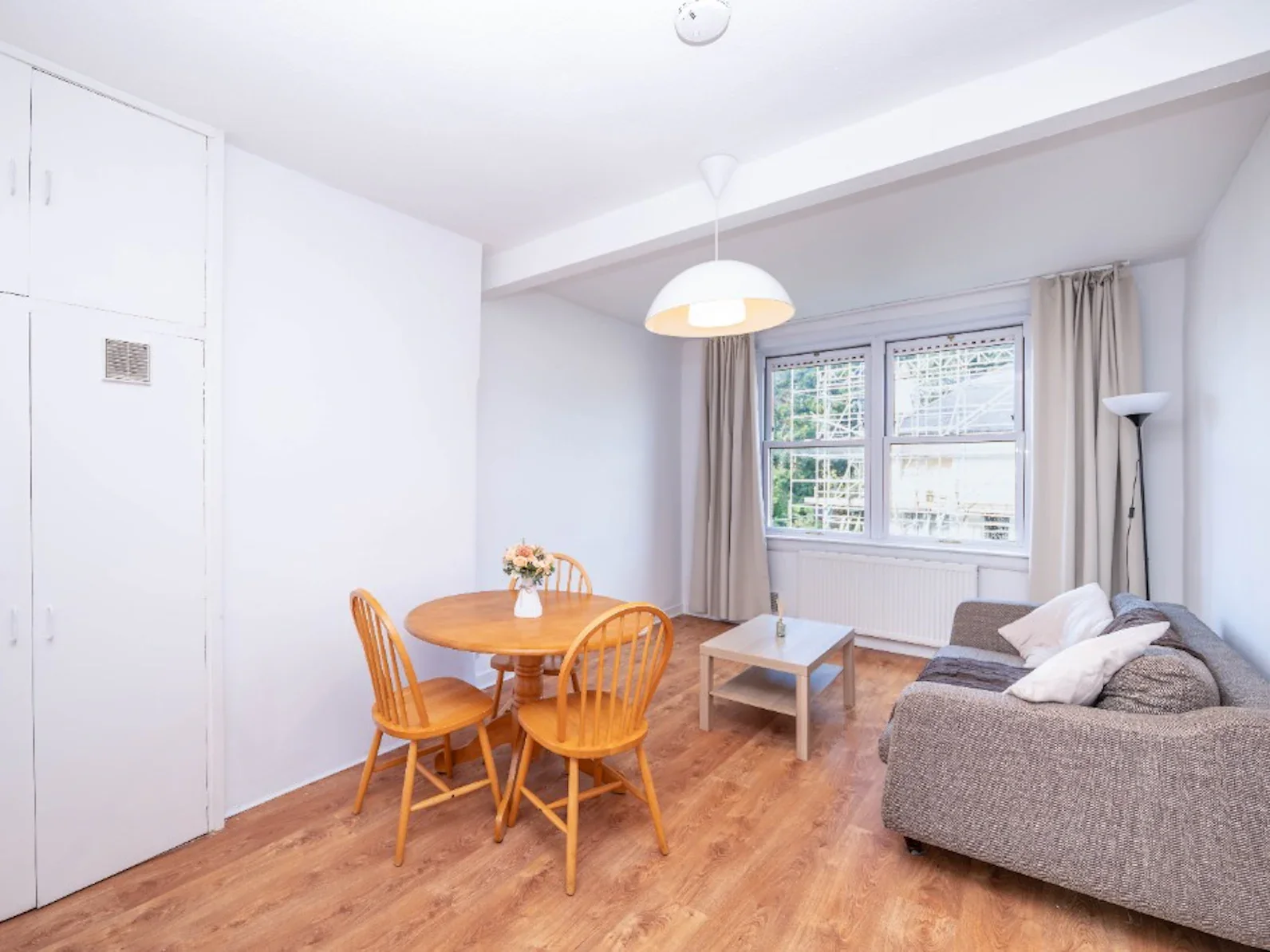 Flat Prestonfield Crescent in City of Edinburgh