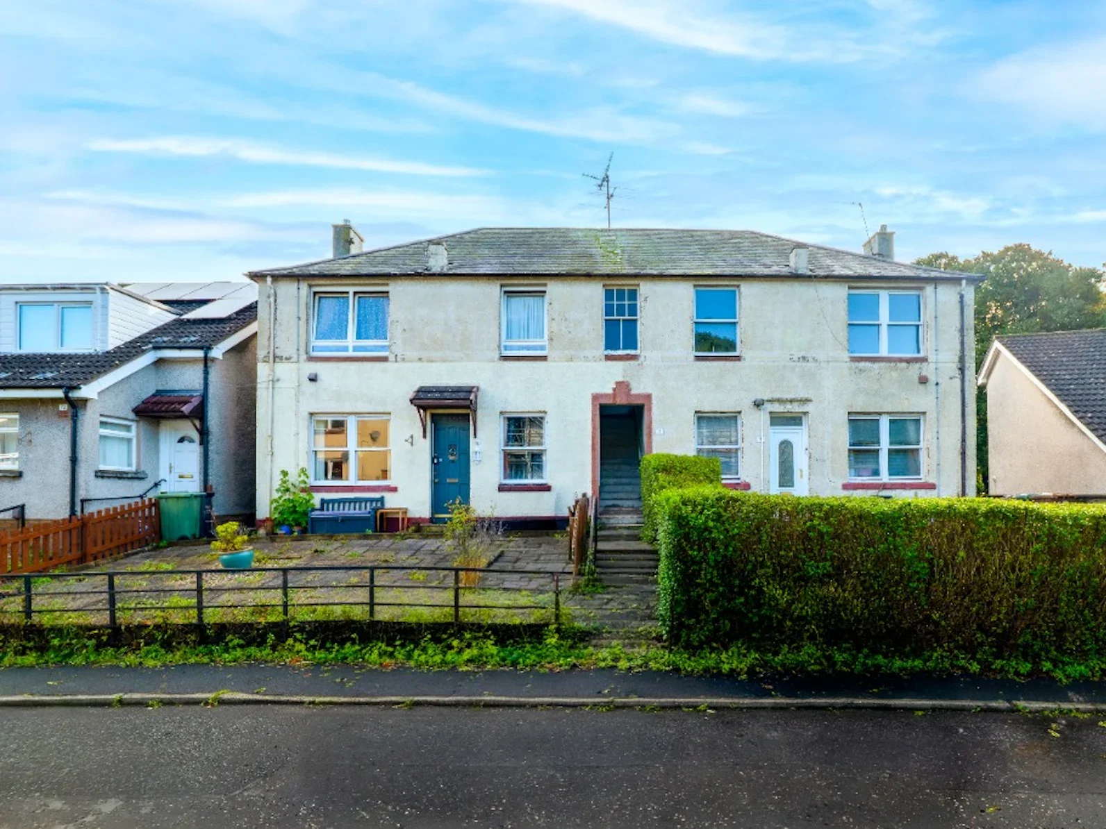 Flat Prestonfield Crescent in City of Edinburgh