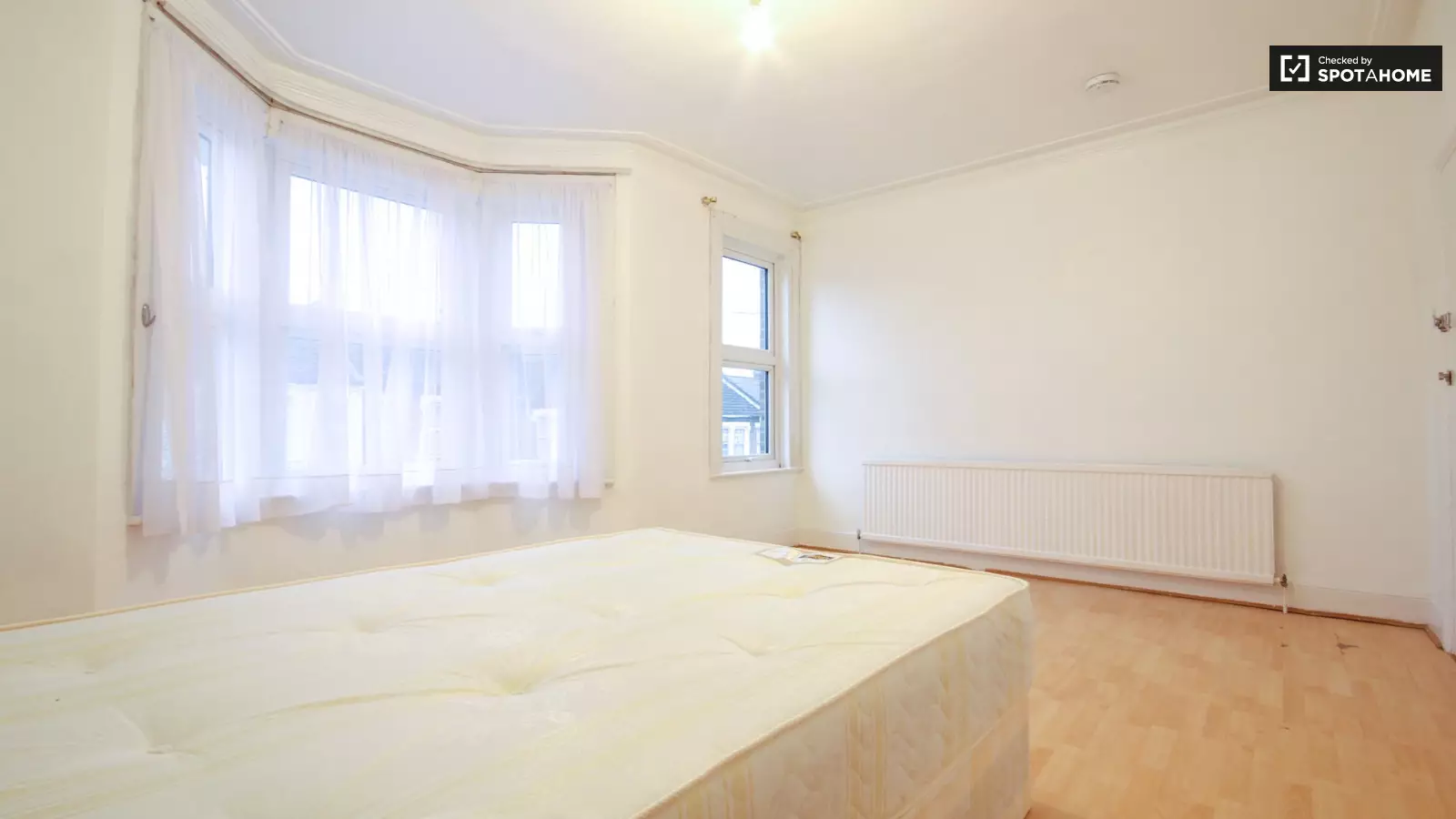 Room Drayton Road in Greater London