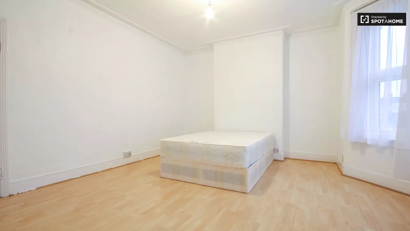Room Drayton Road in Greater London