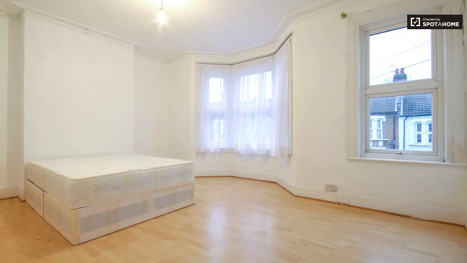 Room Drayton Road in Greater London