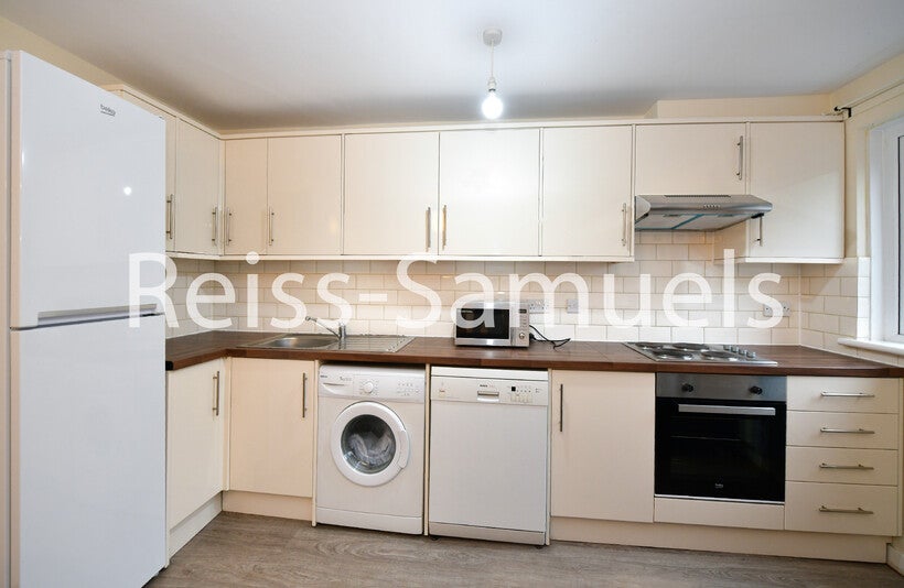 Flat Cyclops Mews in Greater London