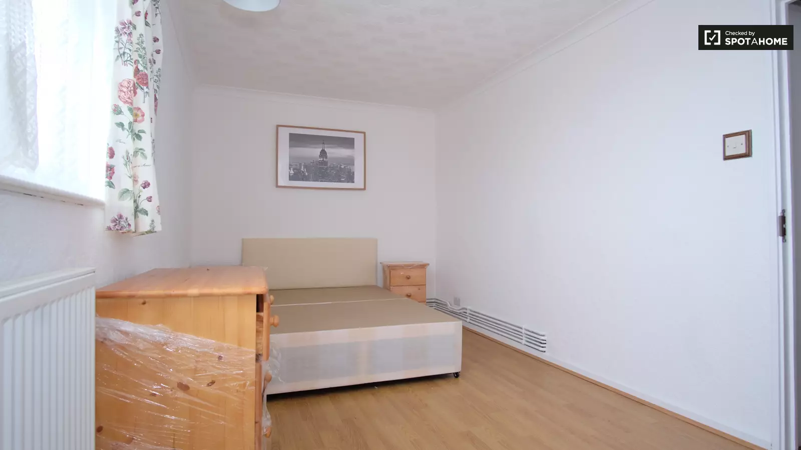 Flat Ballance Road in Greater London