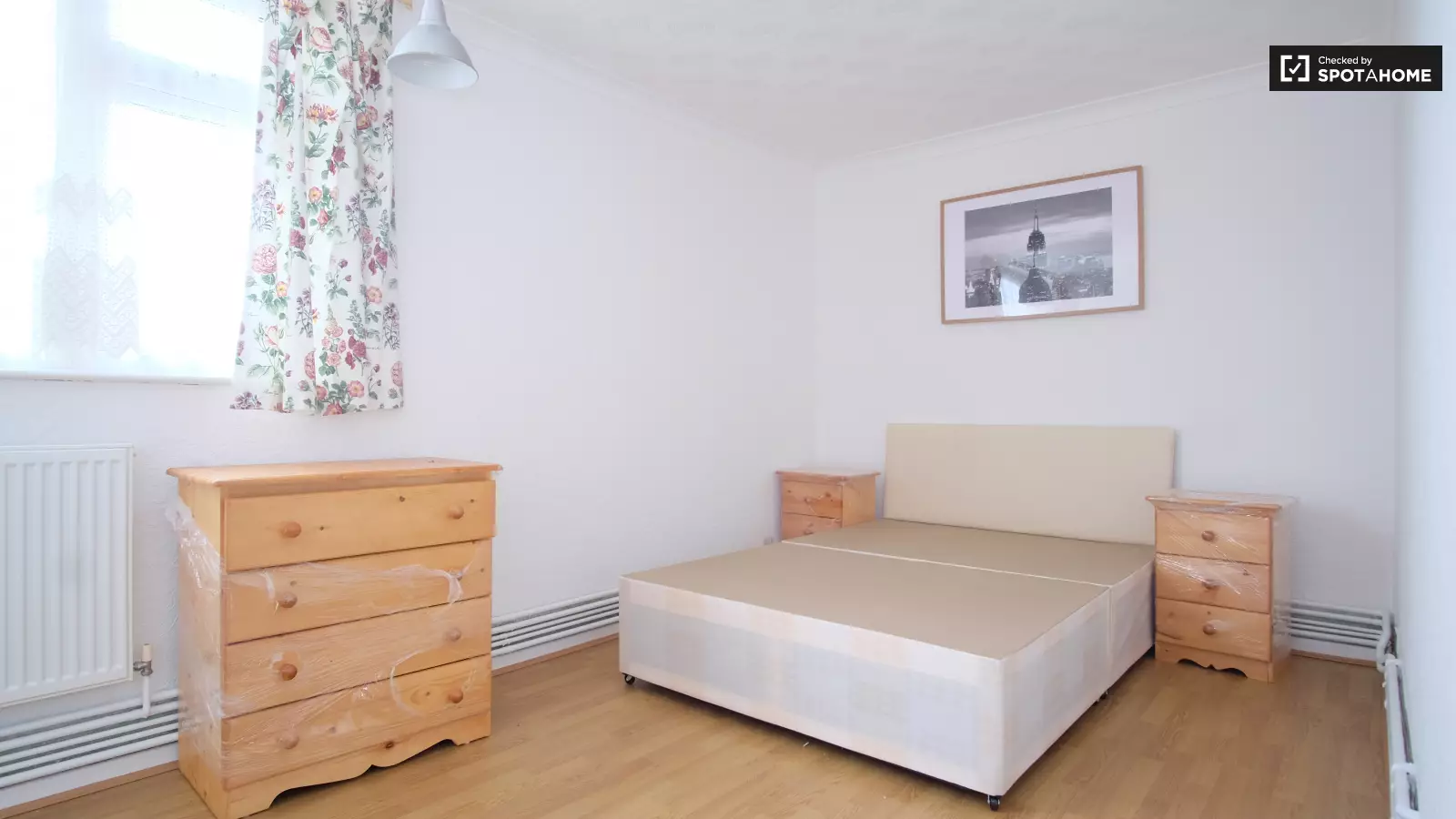 Flat Ballance Road in Greater London
