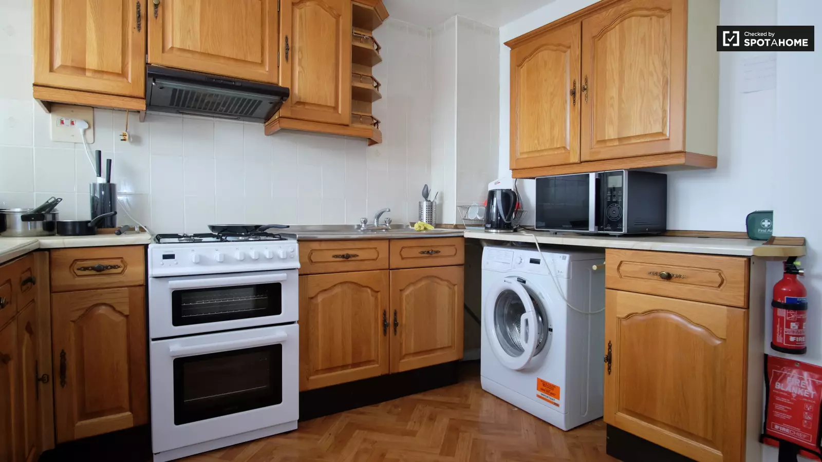 Flat Ballance Road in Greater London