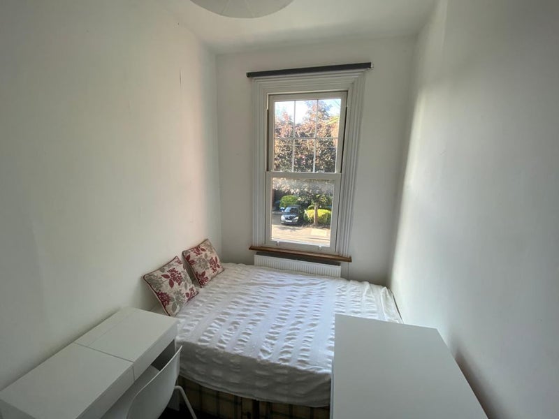 Room Clarendon Road in Greater London