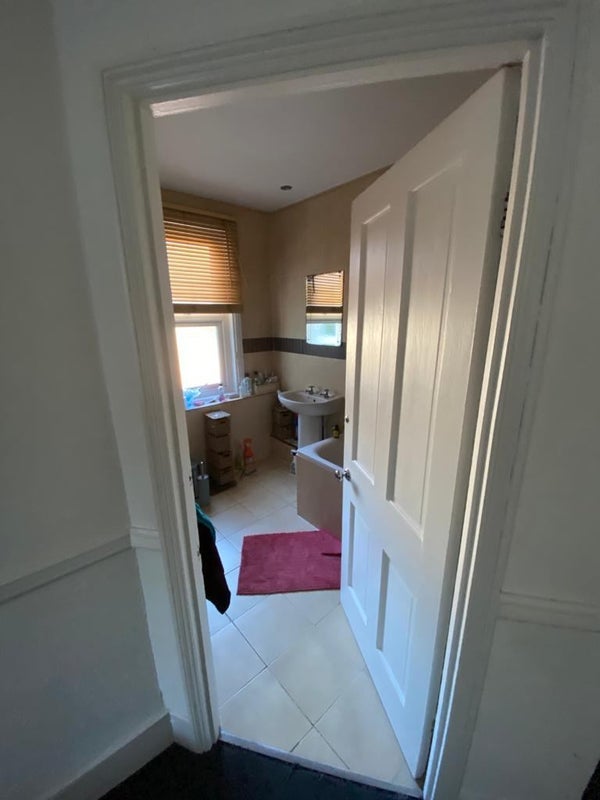 Room Clarendon Road in Greater London