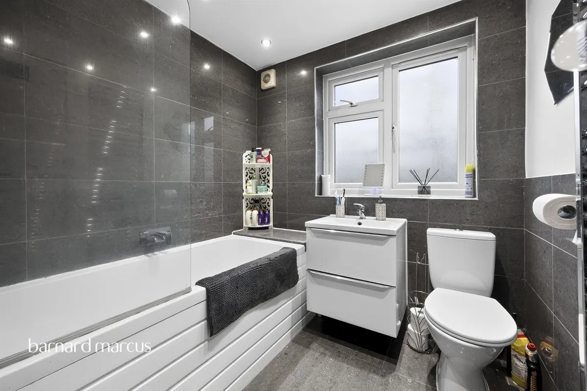 Flat Clarendon Mews in Greater London