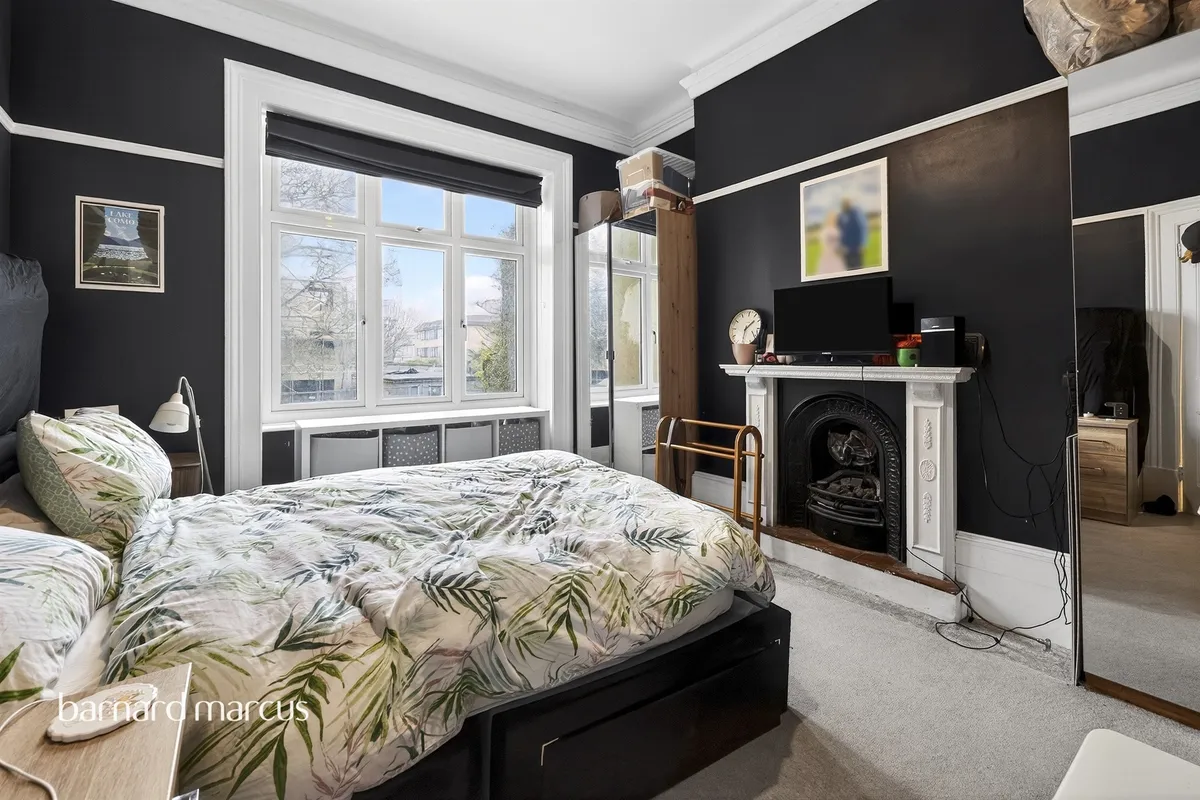Flat Clarendon Mews in Greater London