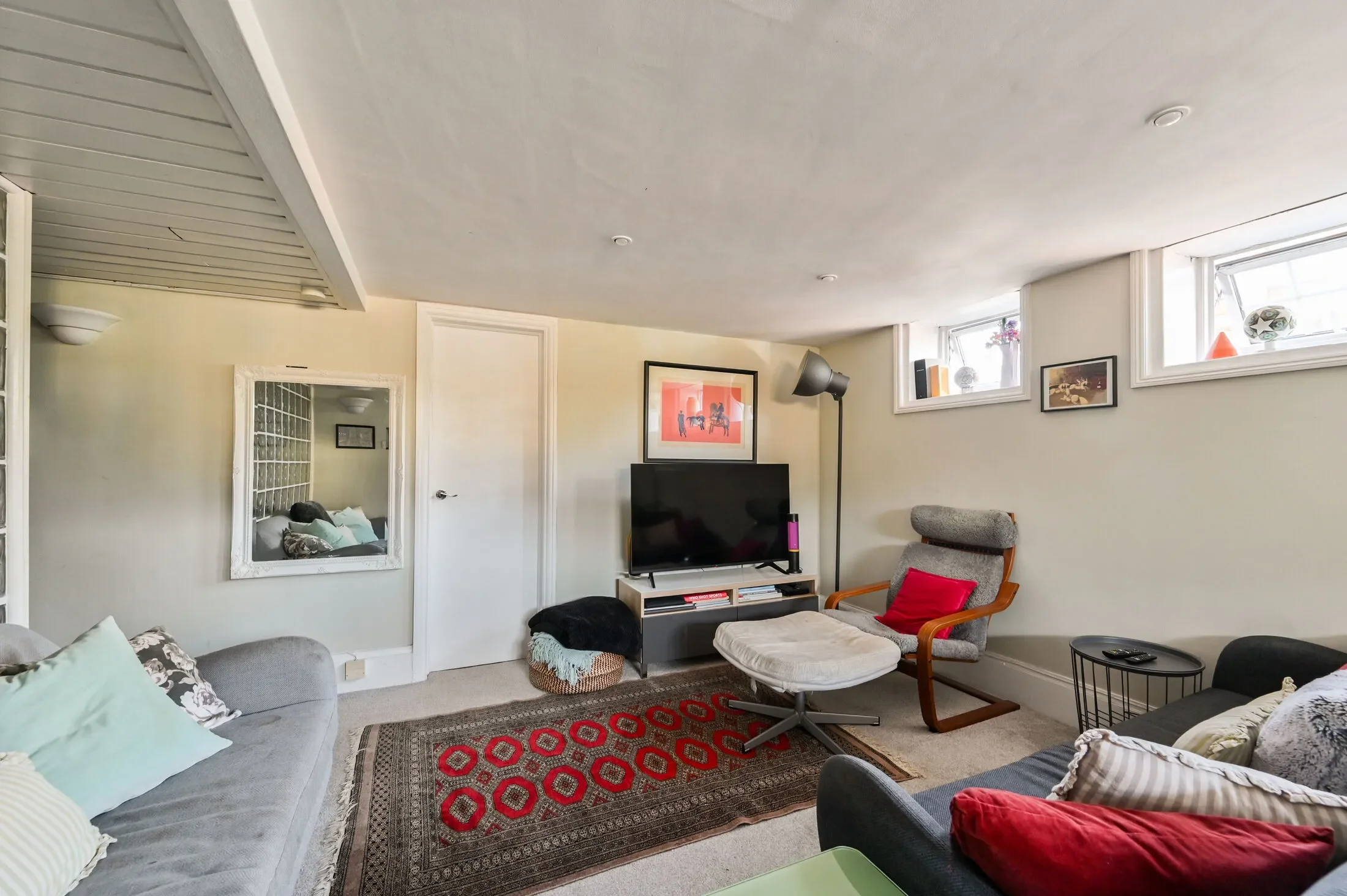 Flat Townsend Street in Greater London
