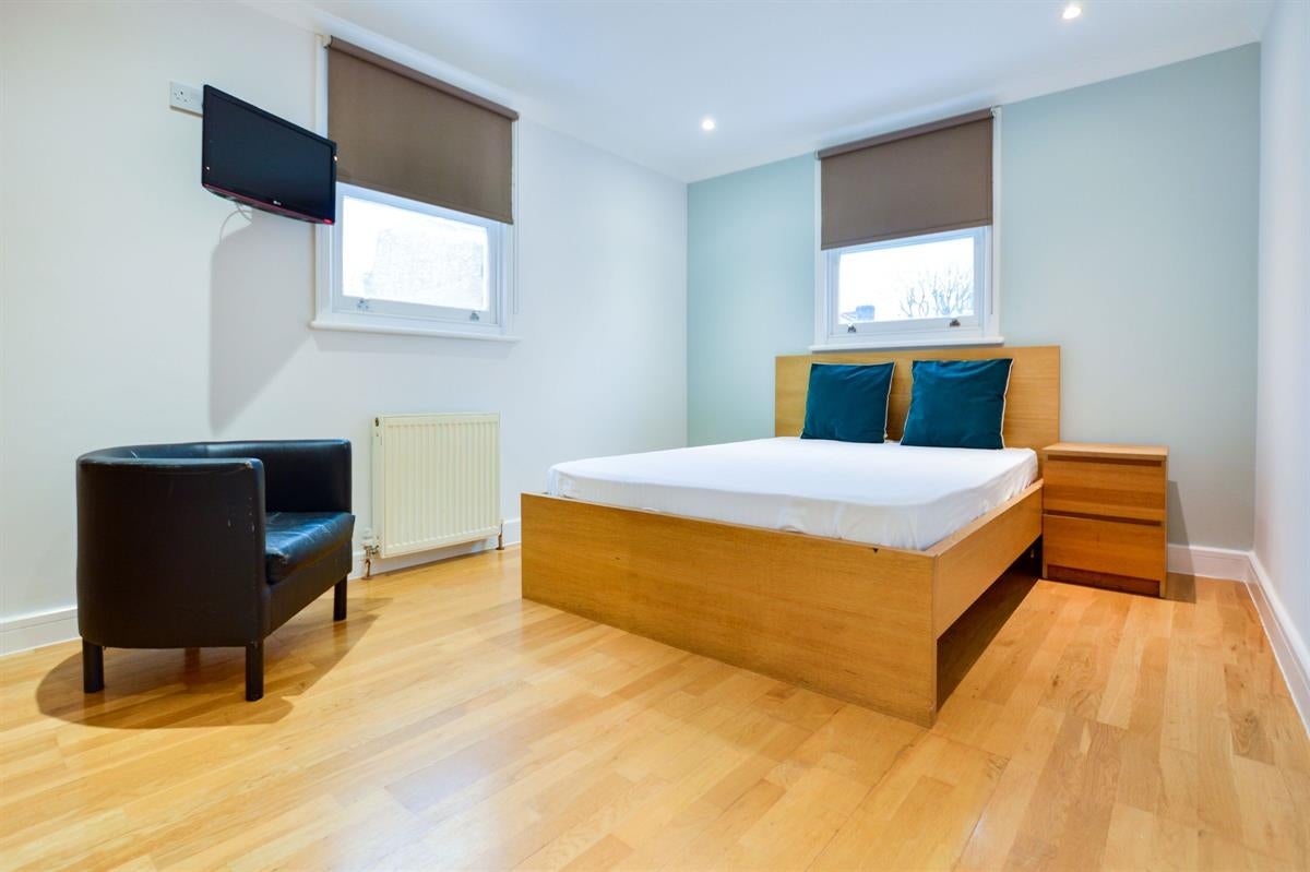 Flat Shepherds Bush Road in Greater London