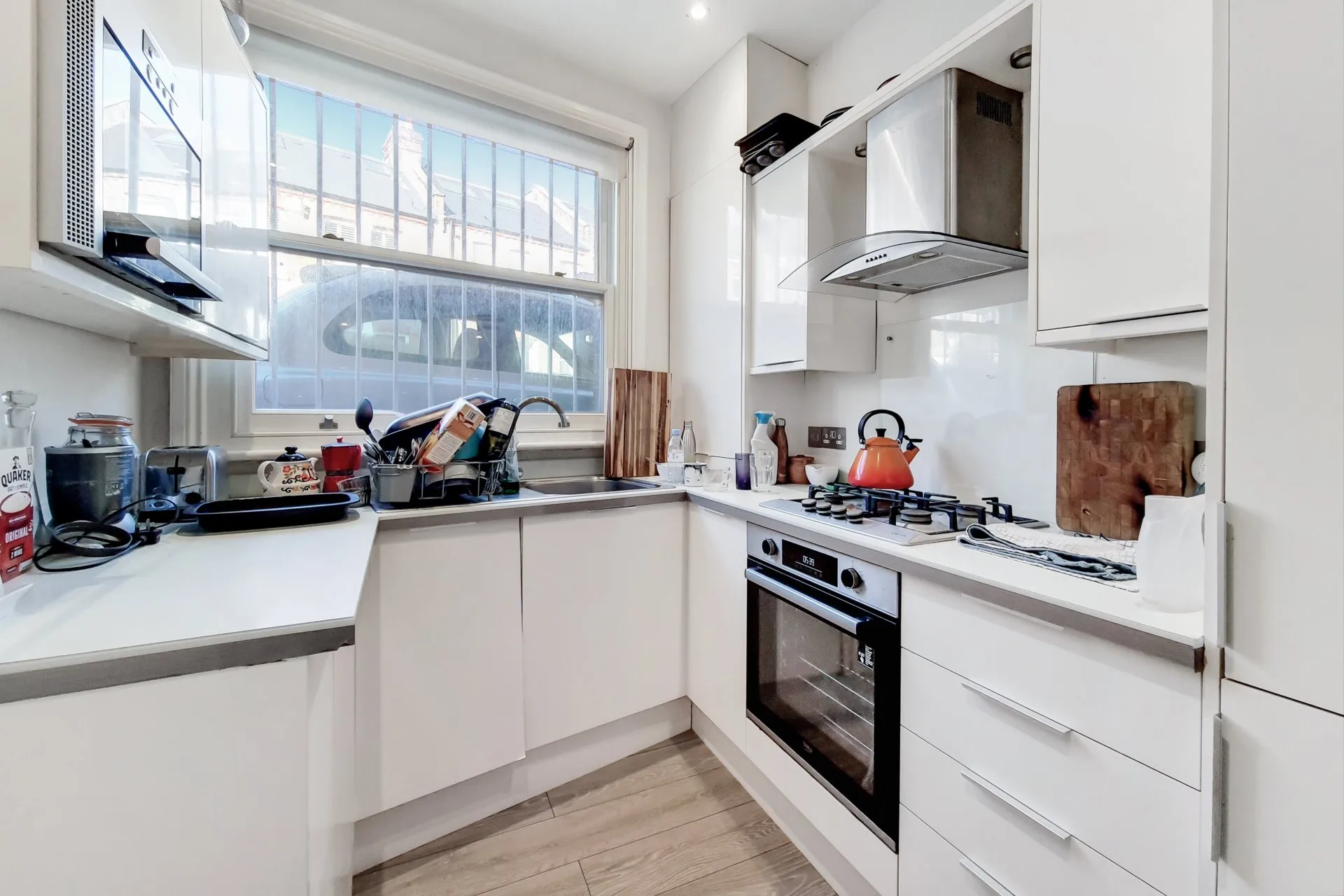 Flat Askew Crescent in Greater London