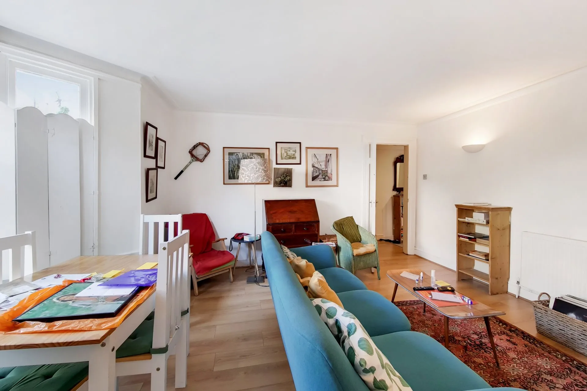 Flat Askew Crescent in Greater London