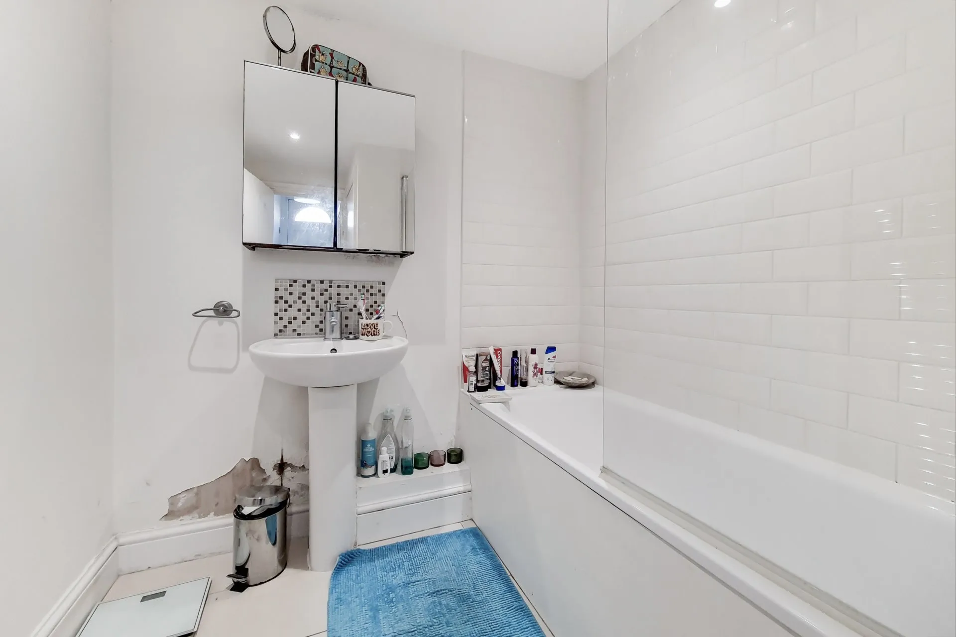 Flat Askew Crescent in Greater London