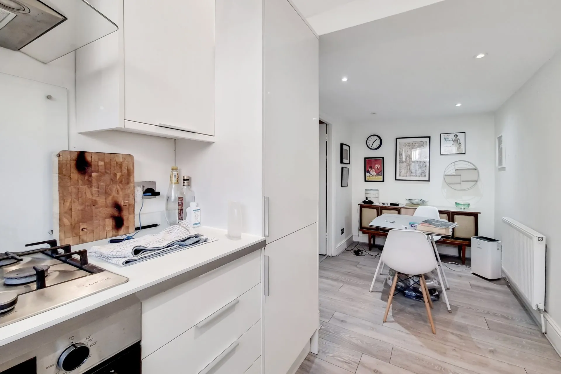 Flat Askew Crescent in Greater London
