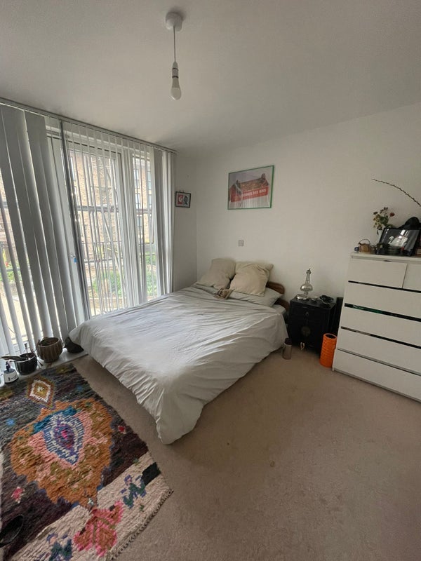Room Samuel Street in Greater London