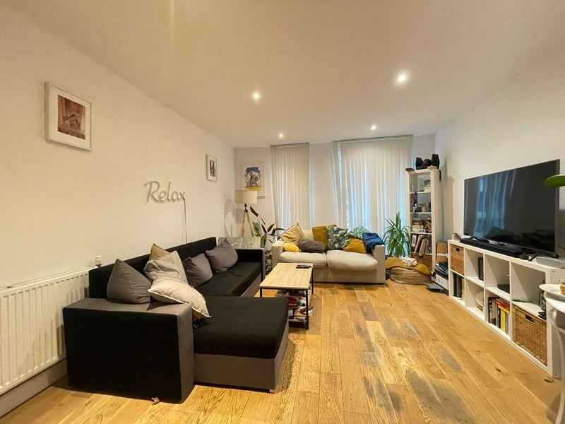 Room Samuel Street in Greater London