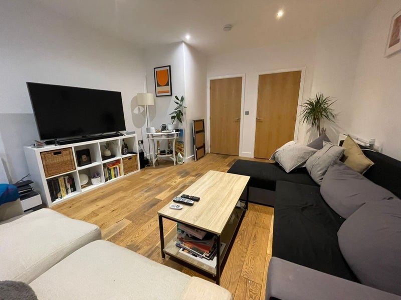 Room Samuel Street in Greater London