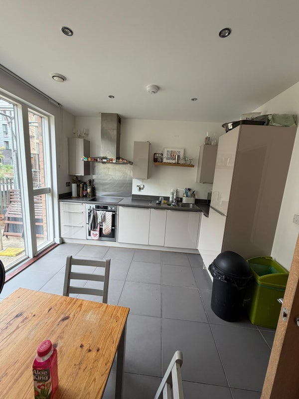 Room Samuel Street in Greater London