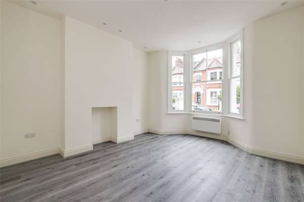 Flat Rudloe Road in Greater London