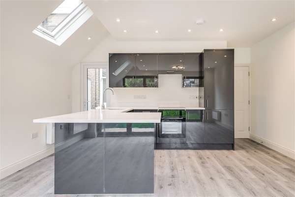 Flat Rudloe Road in Greater London