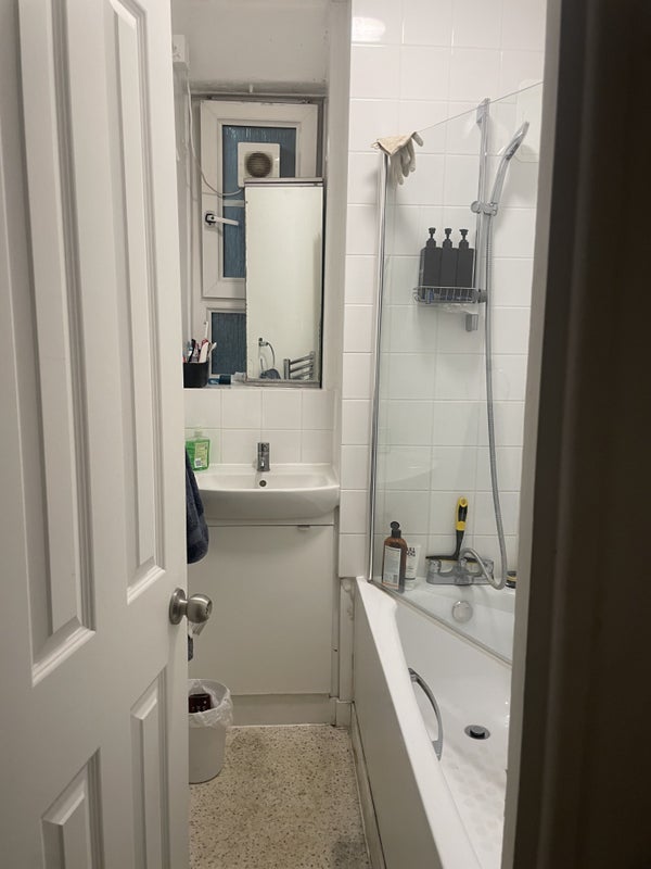 Room Wandsworth Road in Greater London