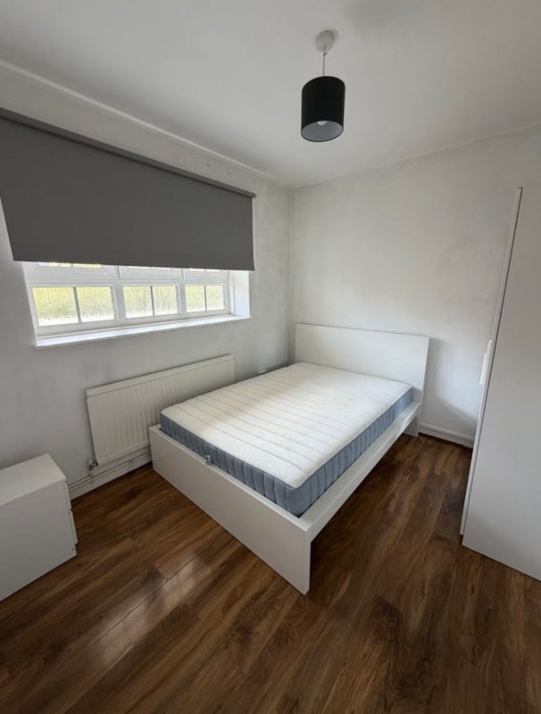 Room Wandsworth Road in Greater London