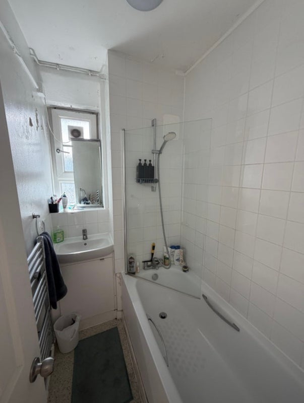 Room Wandsworth Road in Greater London