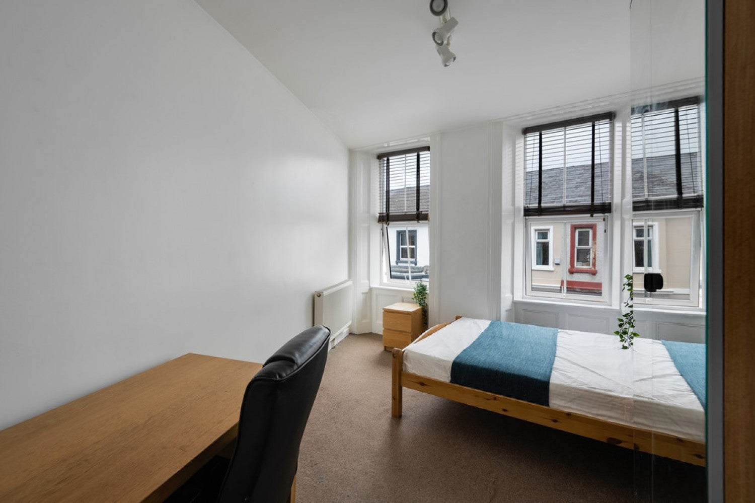 Room Greenbank Road in Plymouth