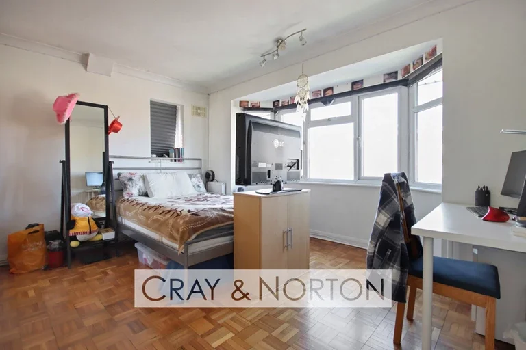 Flat Ashburton Road in London