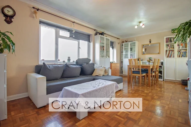 Flat Ashburton Road in London