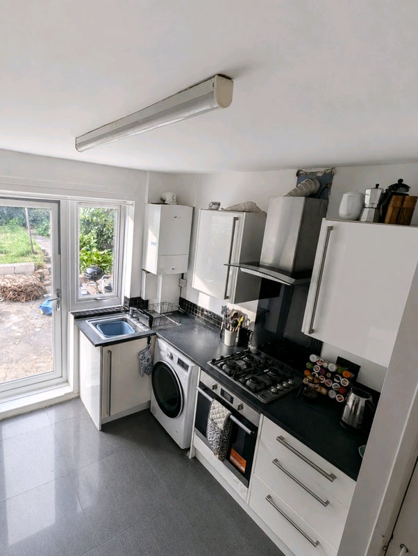 Room Quernmore Road in Greater London