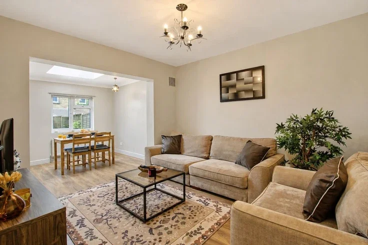 Flat Thurlow Gardens in Greater London